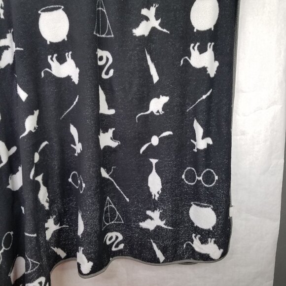 HARRY POTTER Super Soft Plush Blanket Throw 60"x90" Black White Houses Wand Hat - Picture 4 of 12